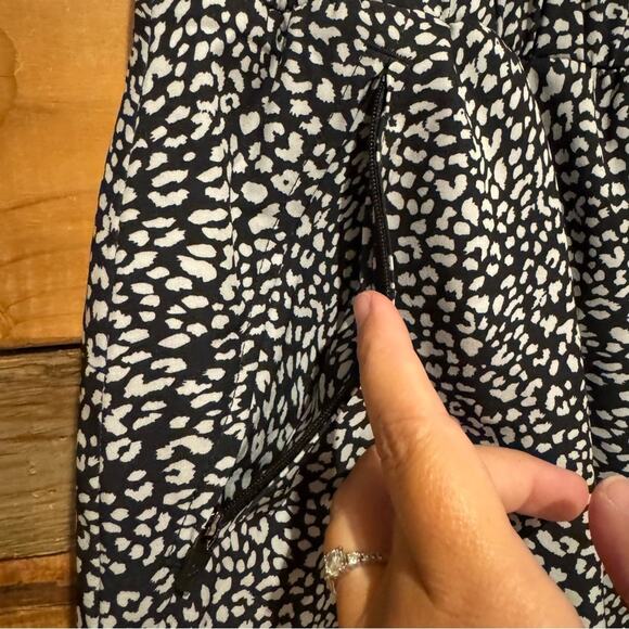 Lou & Grey Cheetah Print Wanderweave Zip Pocket Skort Skirt Black/White Size L - Picture 8 of 12